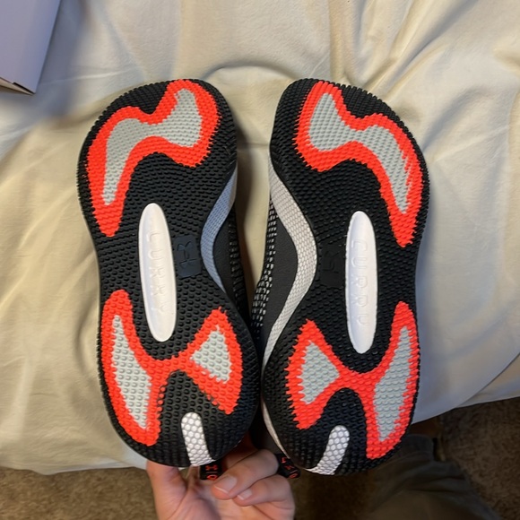 Curry Hovr Splash 3 - M10.5/ W12 - Picture 3 of 4